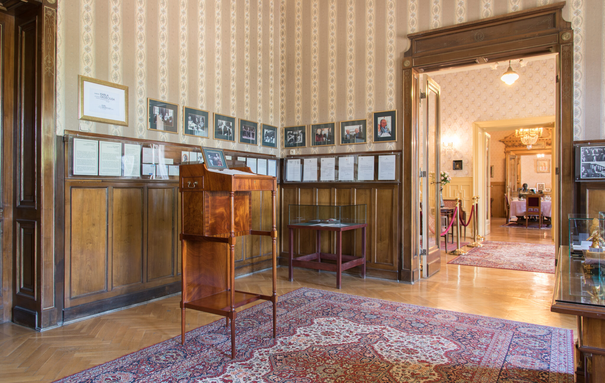 Zdjęcie wystawy o Karlu Dedeciusie w Muzeum Miasta Łodzi Gabinet